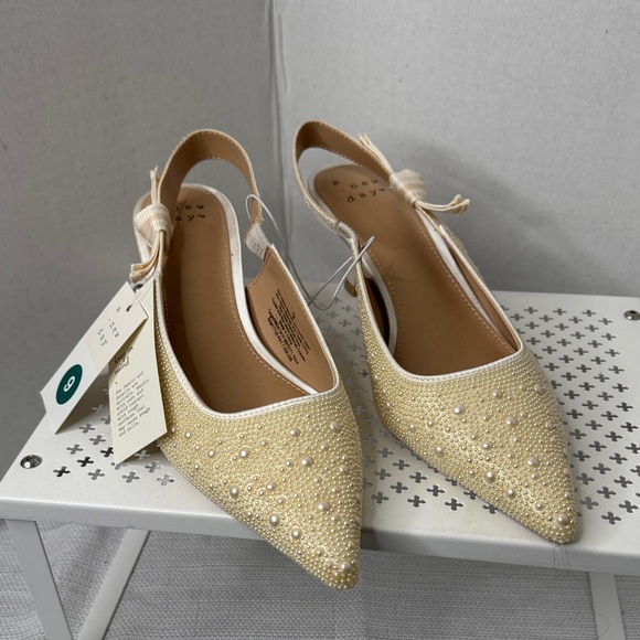 a new day Shoes - a new day Cream Slingback Women's Shoes Kitty 2 “ Heels Party Wedding Size 9